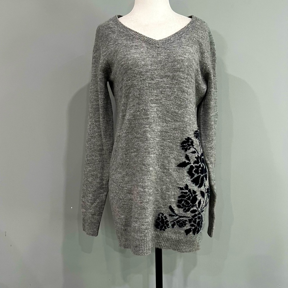 NWT Thyme Long Sleeve Sweater - Picture 2 of 13